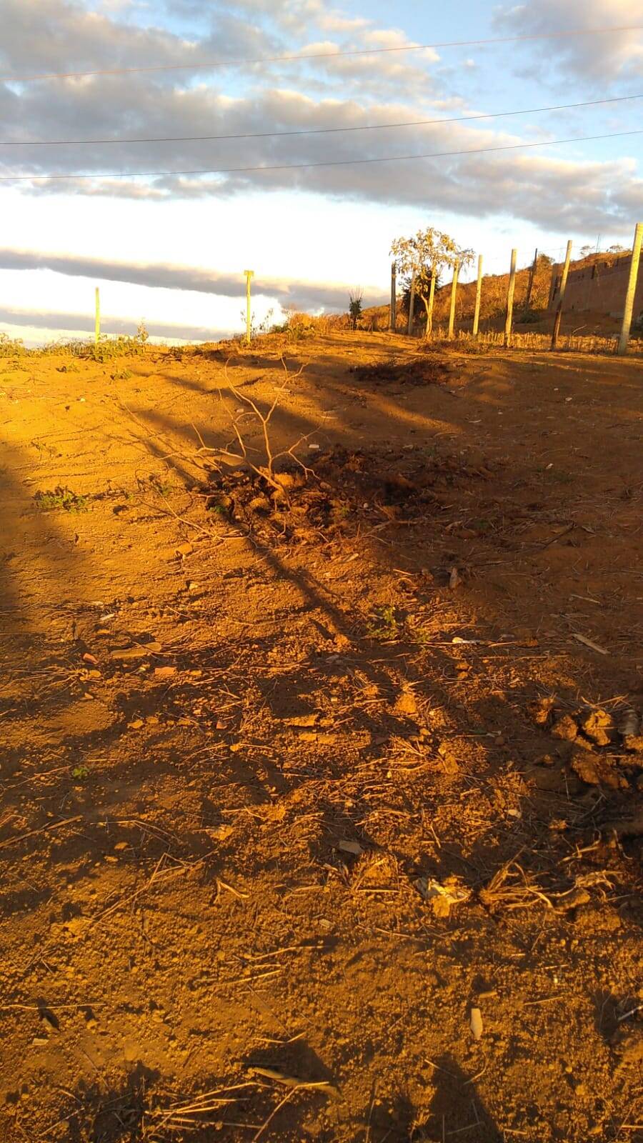 VENDE-SE TERRENO CRECI 42.187 CONTATO (33) 999228110 OU (33) 3521-0872