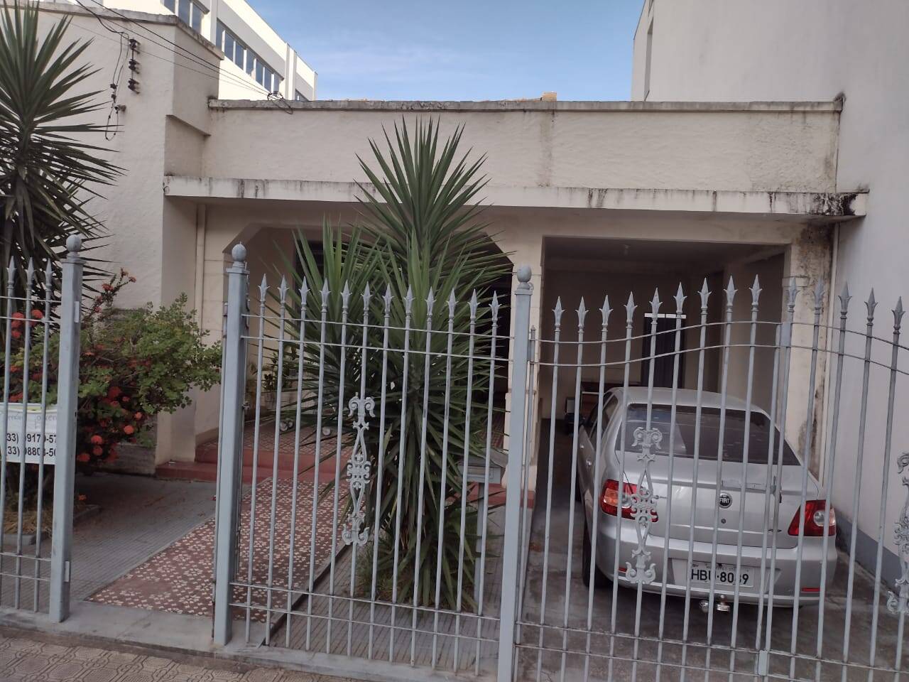 VENDE -SE  CASA NO CENTRO DE T. OTONI