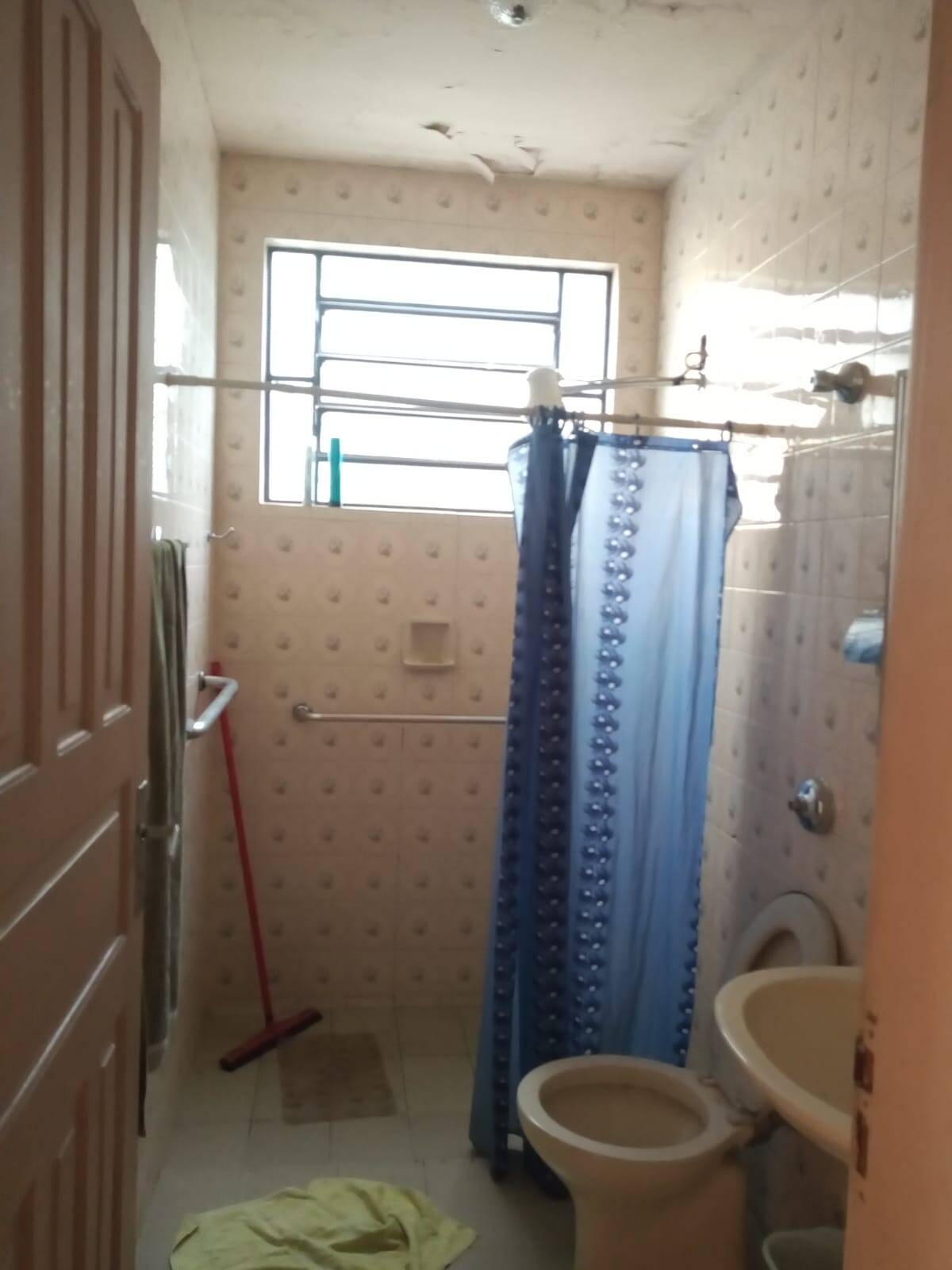 VENDE -SE CASA NO CENTRO DE T. OTONI