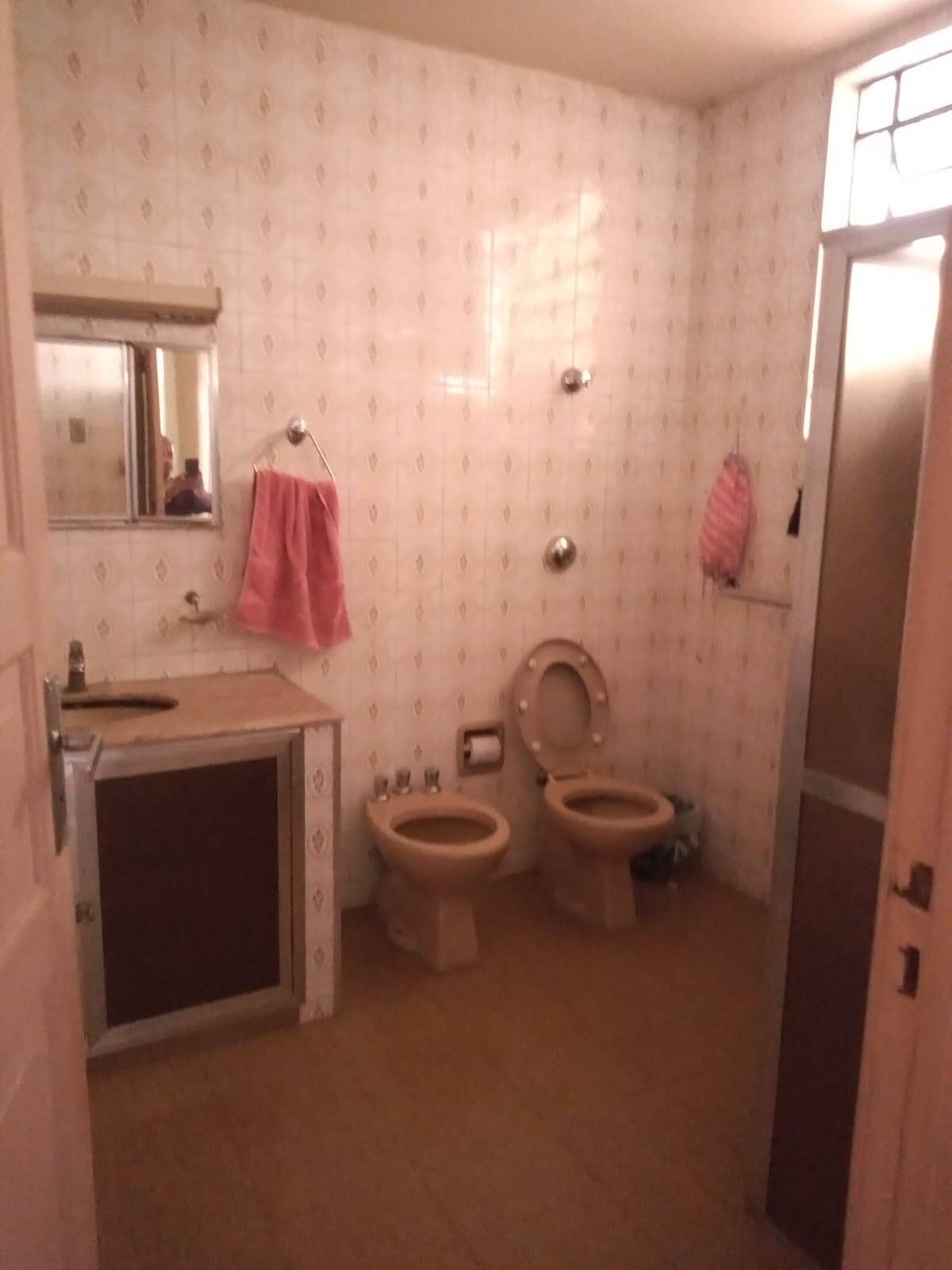 VENDE -SE CASA NO CENTRO DE T. OTONI