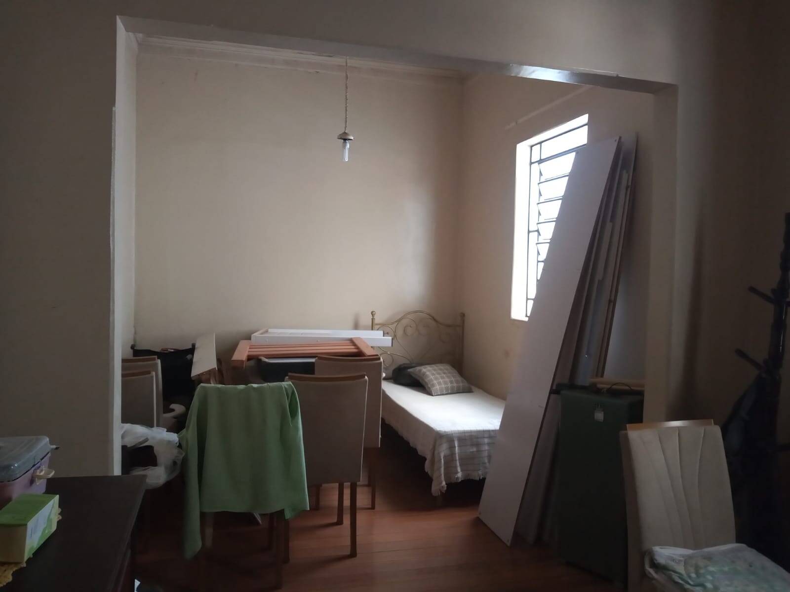 VENDE -SE CASA NO CENTRO DE T. OTONI