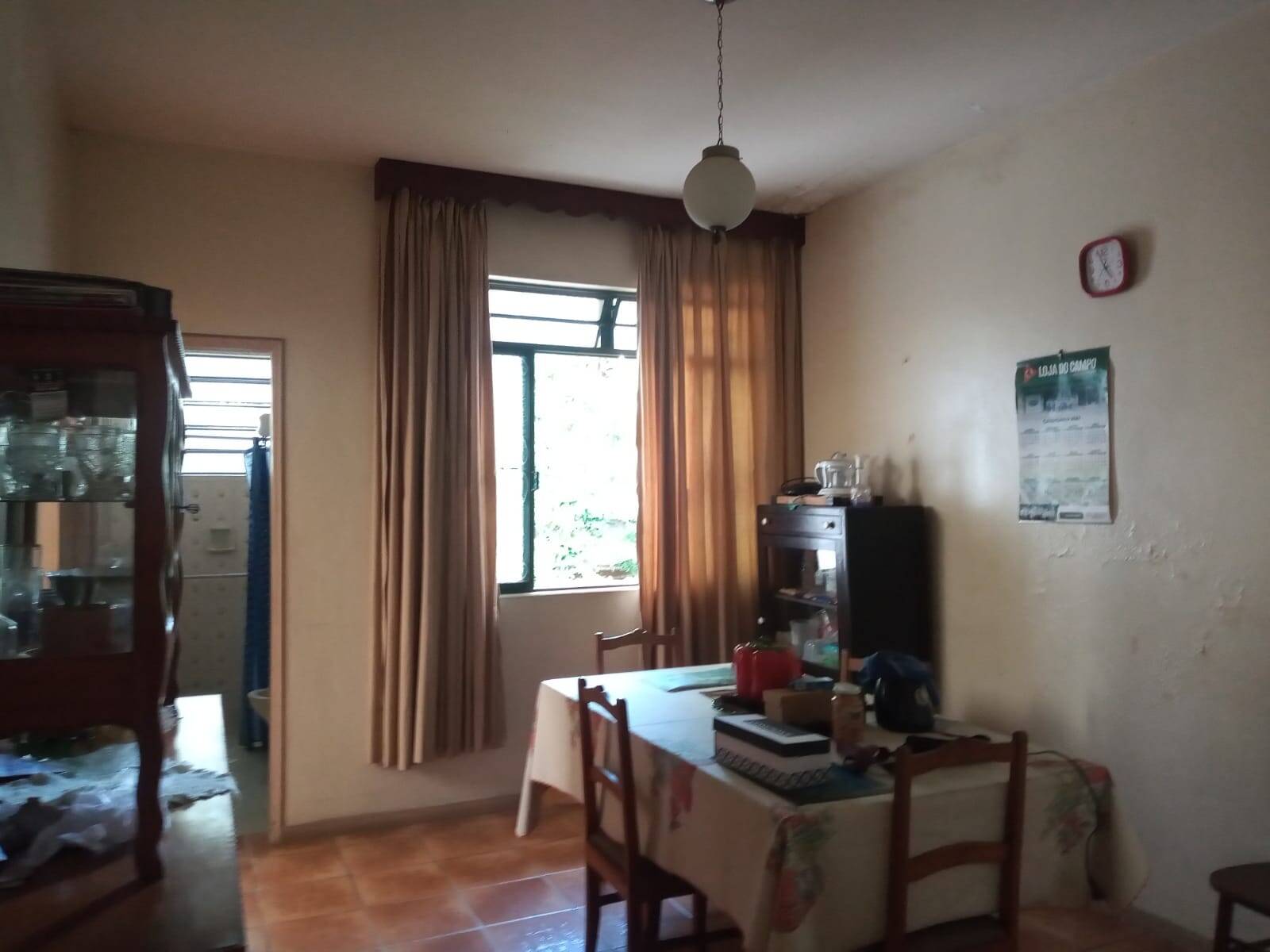 VENDE -SE CASA NO CENTRO DE T. OTONI
