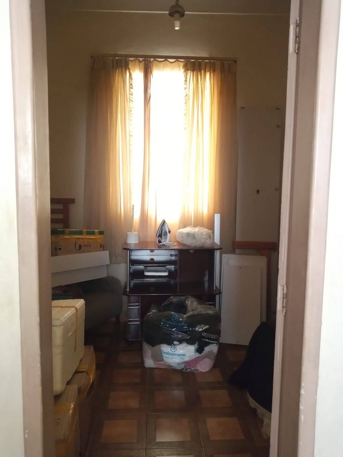 VENDE -SE CASA NO CENTRO DE T. OTONI