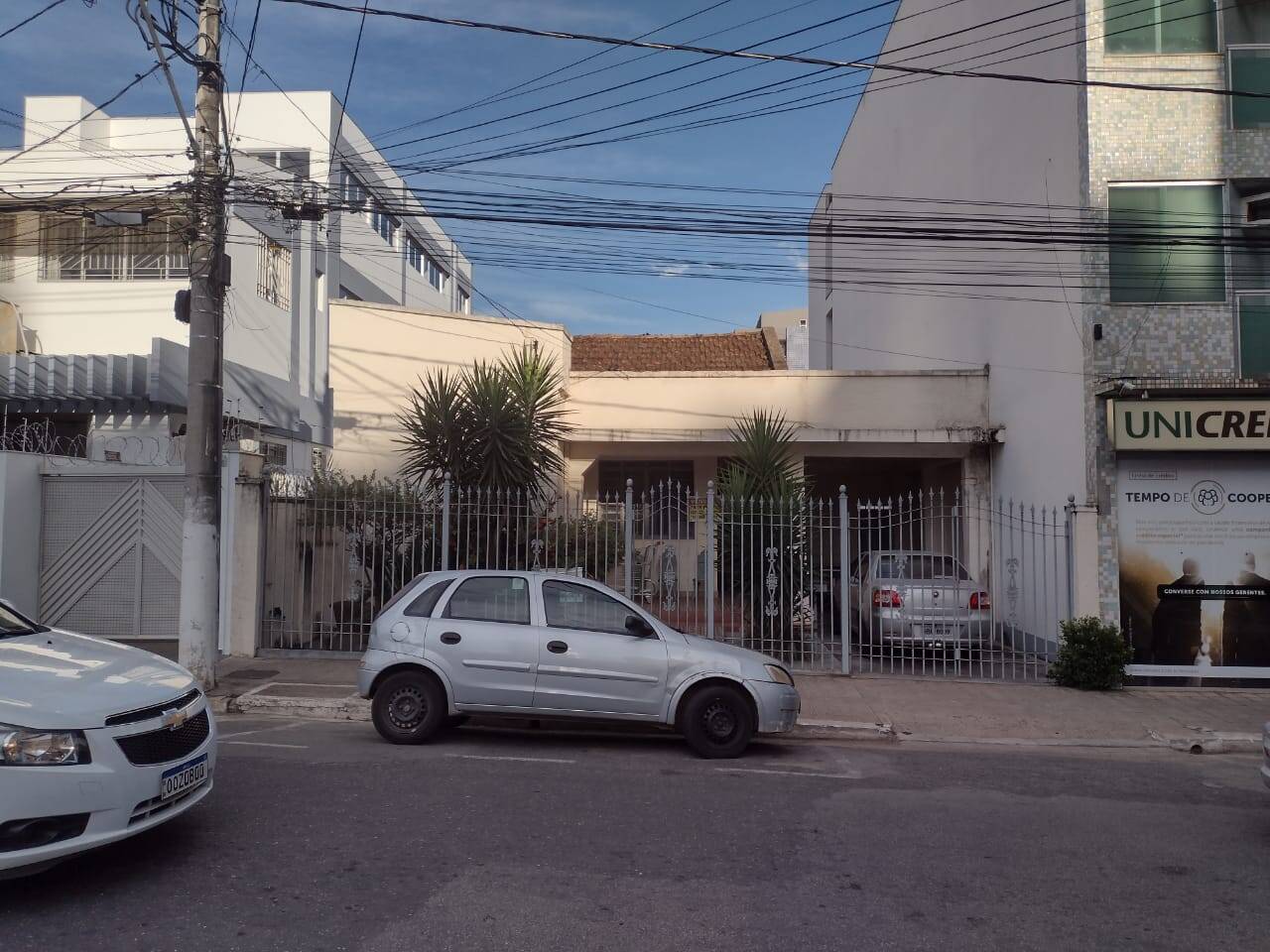 VENDE -SE CASA NO CENTRO DE T. OTONI