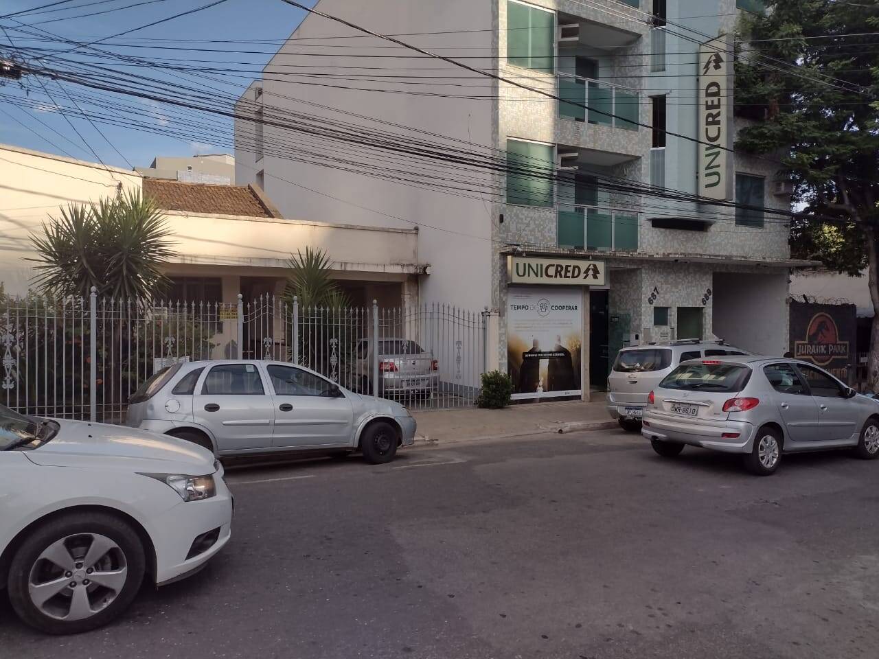VENDE -SE CASA NO CENTRO DE T. OTONI