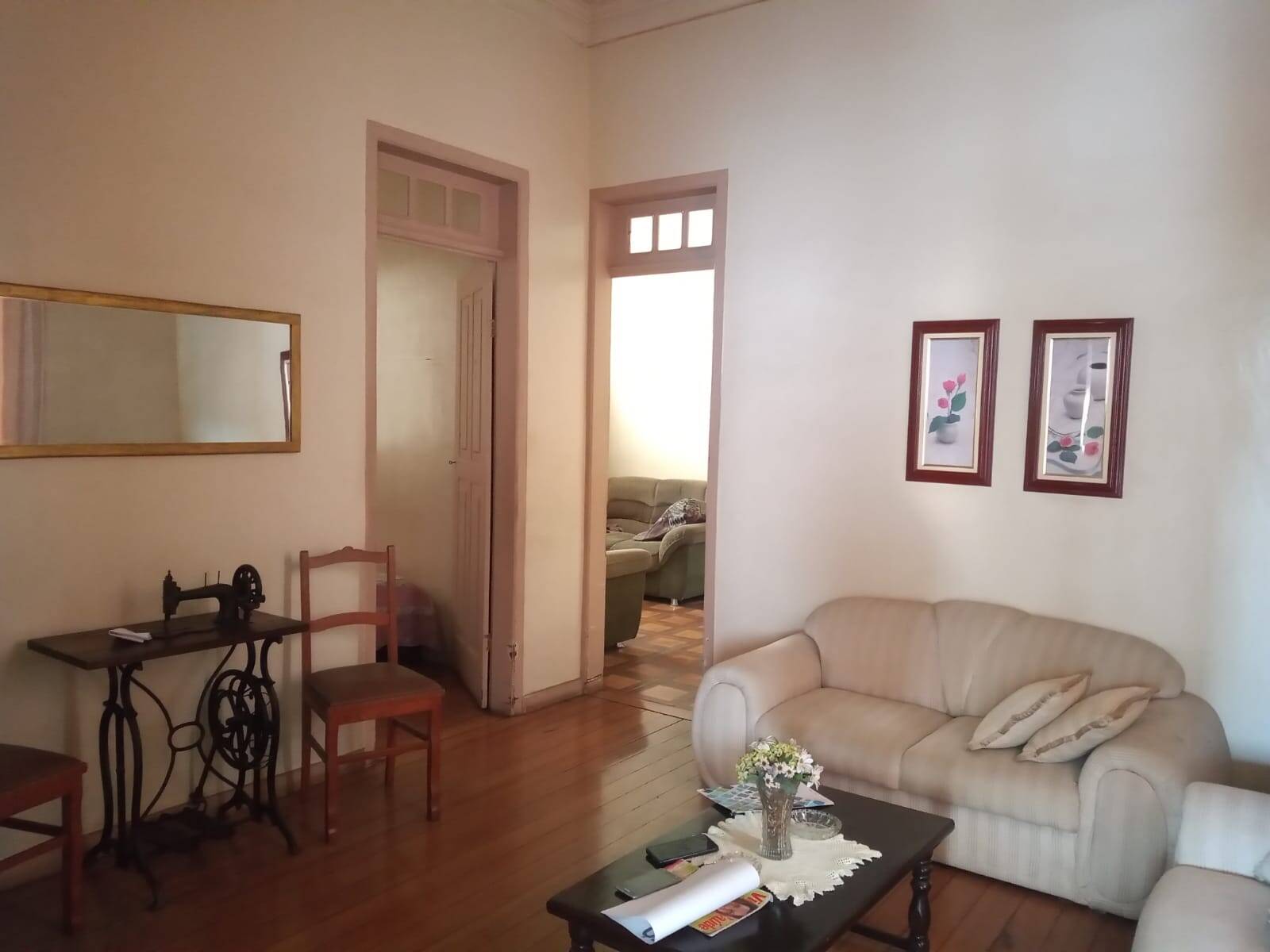 VENDE -SE CASA NO CENTRO DE T. OTONI