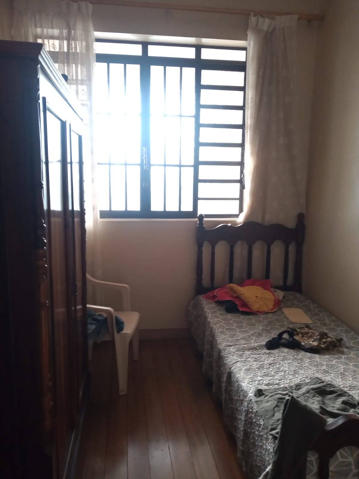 VENDE -SE CASA NO CENTRO DE T. OTONI