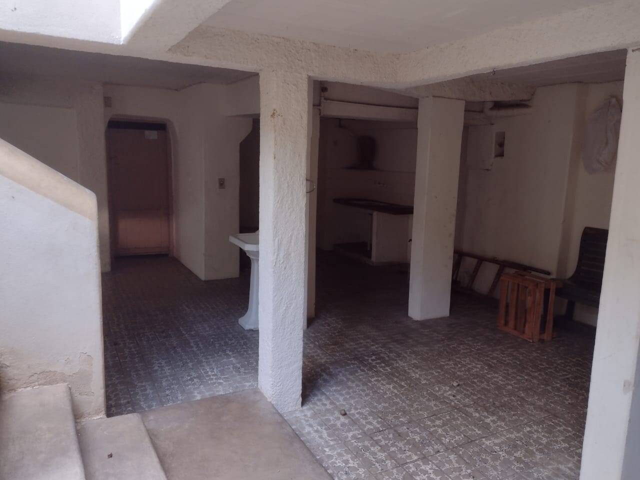 VENDE -SE CASA NO CENTRO DE T. OTONI