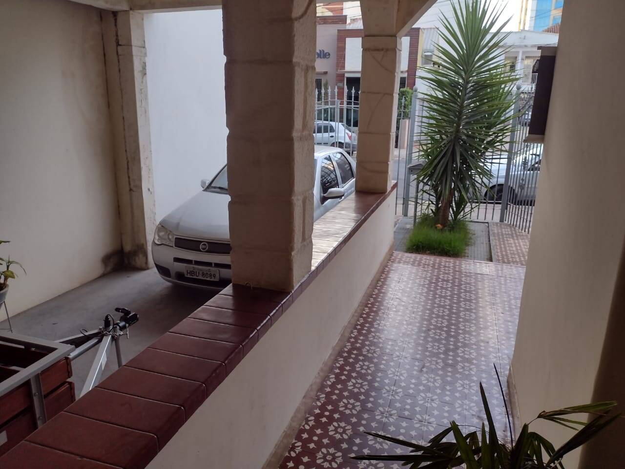 VENDE -SE CASA NO CENTRO DE T. OTONI