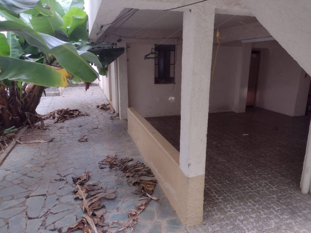 VENDE -SE CASA NO CENTRO DE T. OTONI