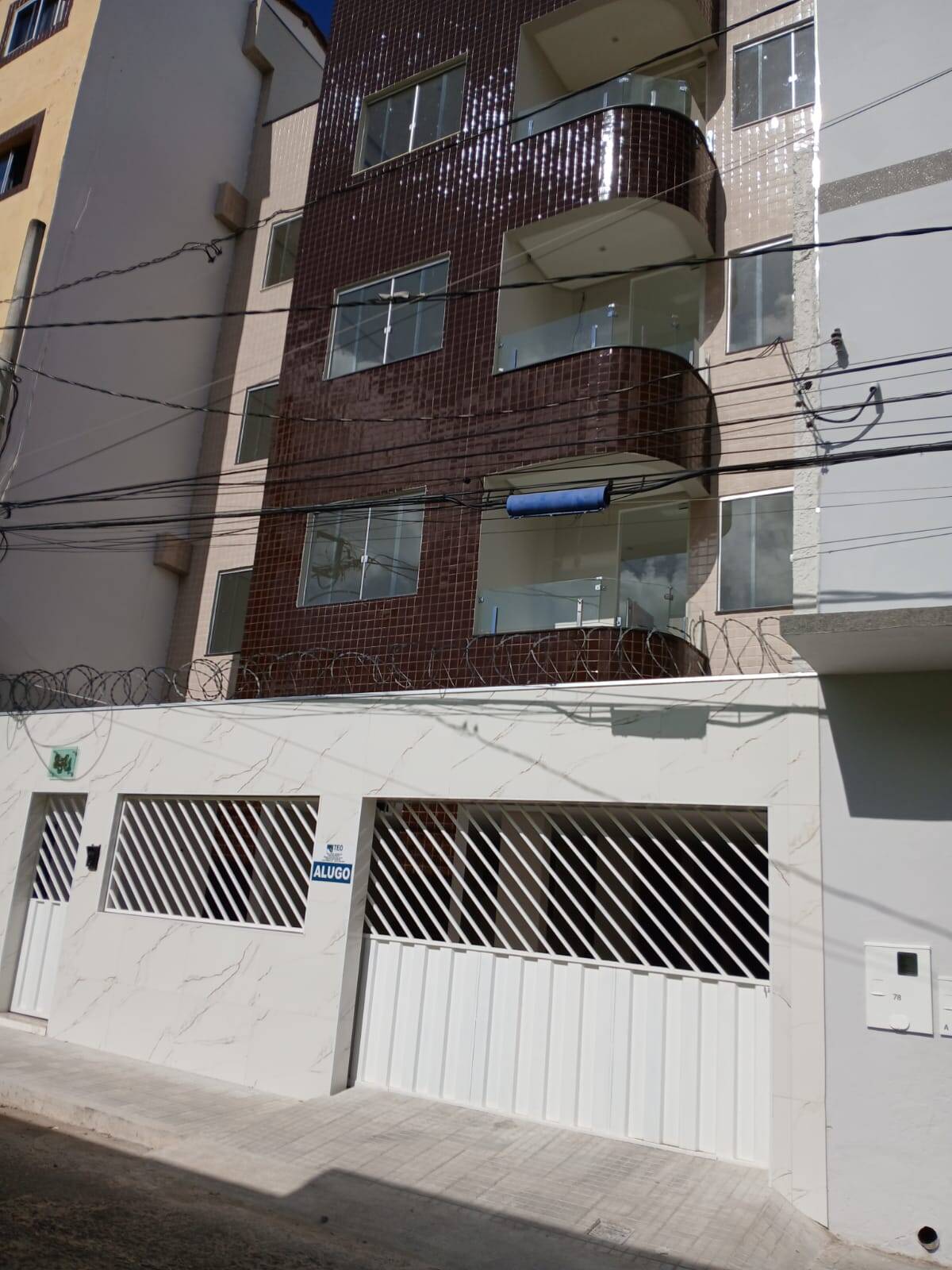 Alugo apto no 3º andar com cobertura