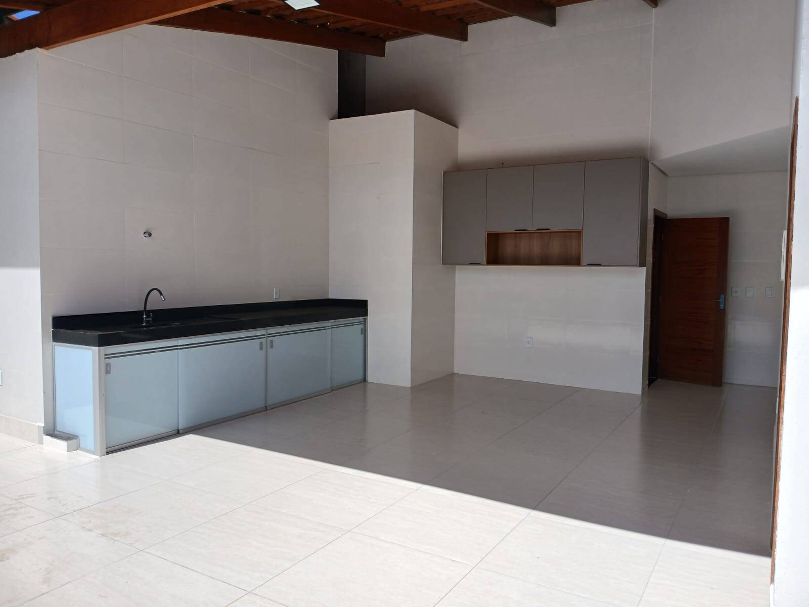 Alugo apto no 3º andar com cobertura