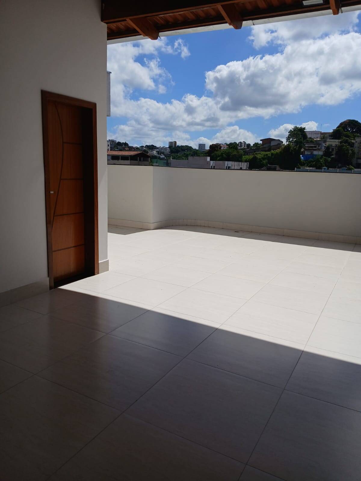Alugo apto no 3º andar com cobertura