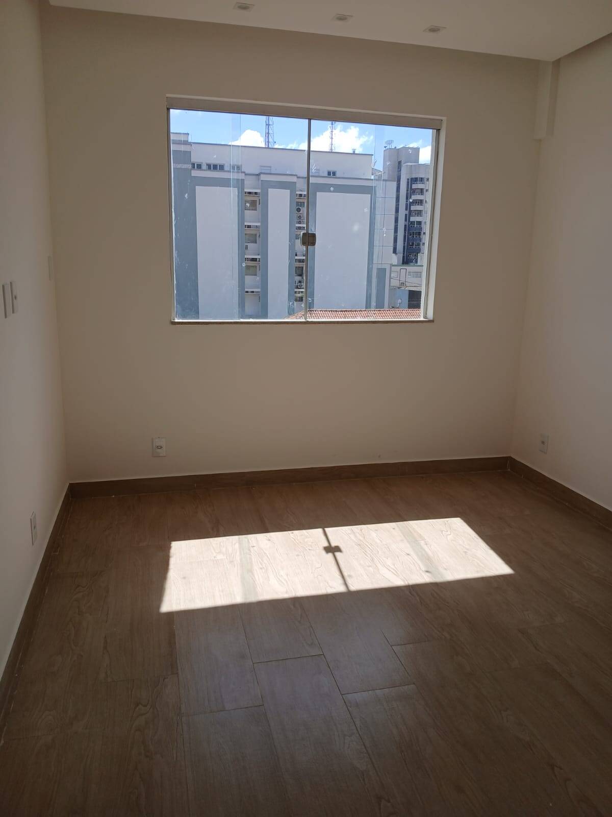 Alugo apto no 3º andar com cobertura