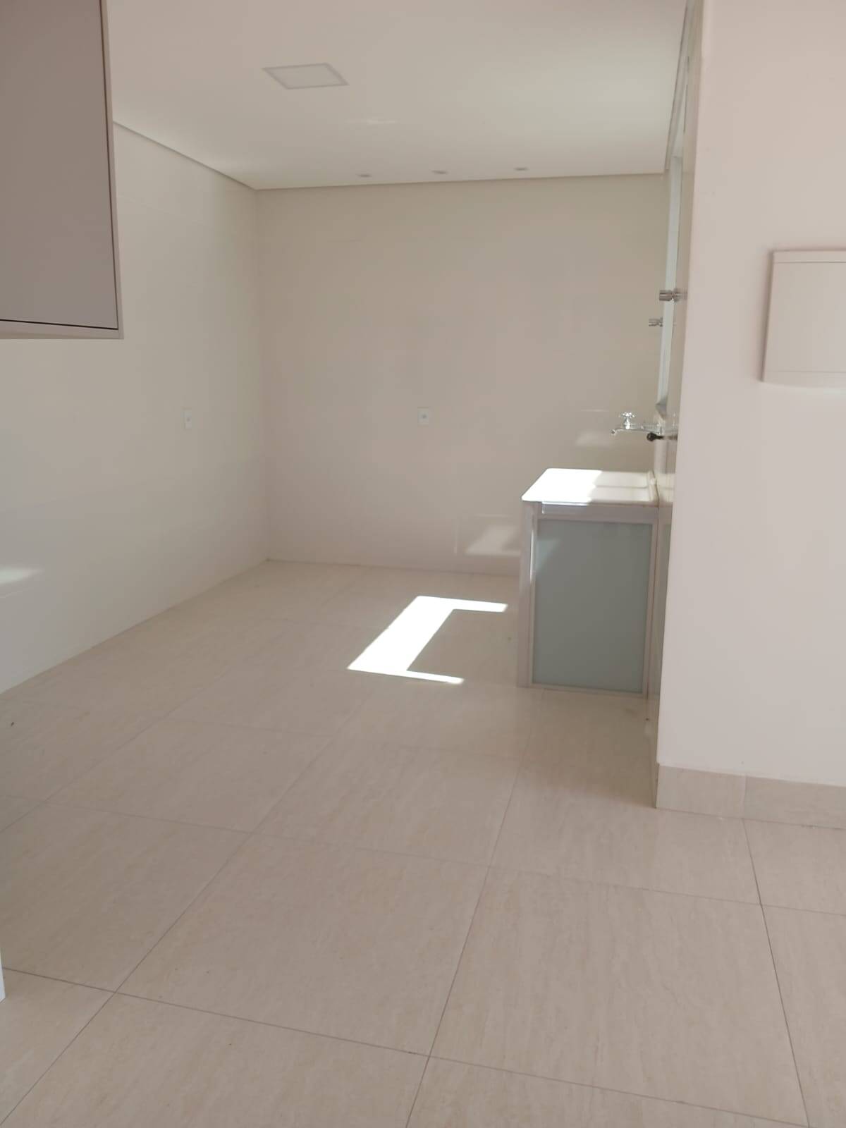 Alugo apto no 3º andar com cobertura