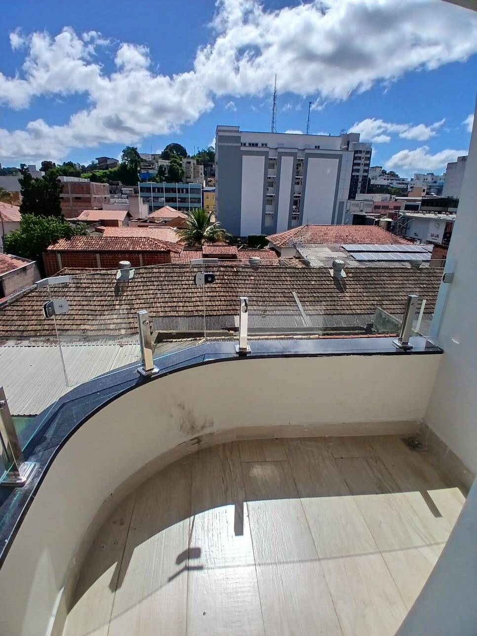 Alugo apto no 3º andar com cobertura
