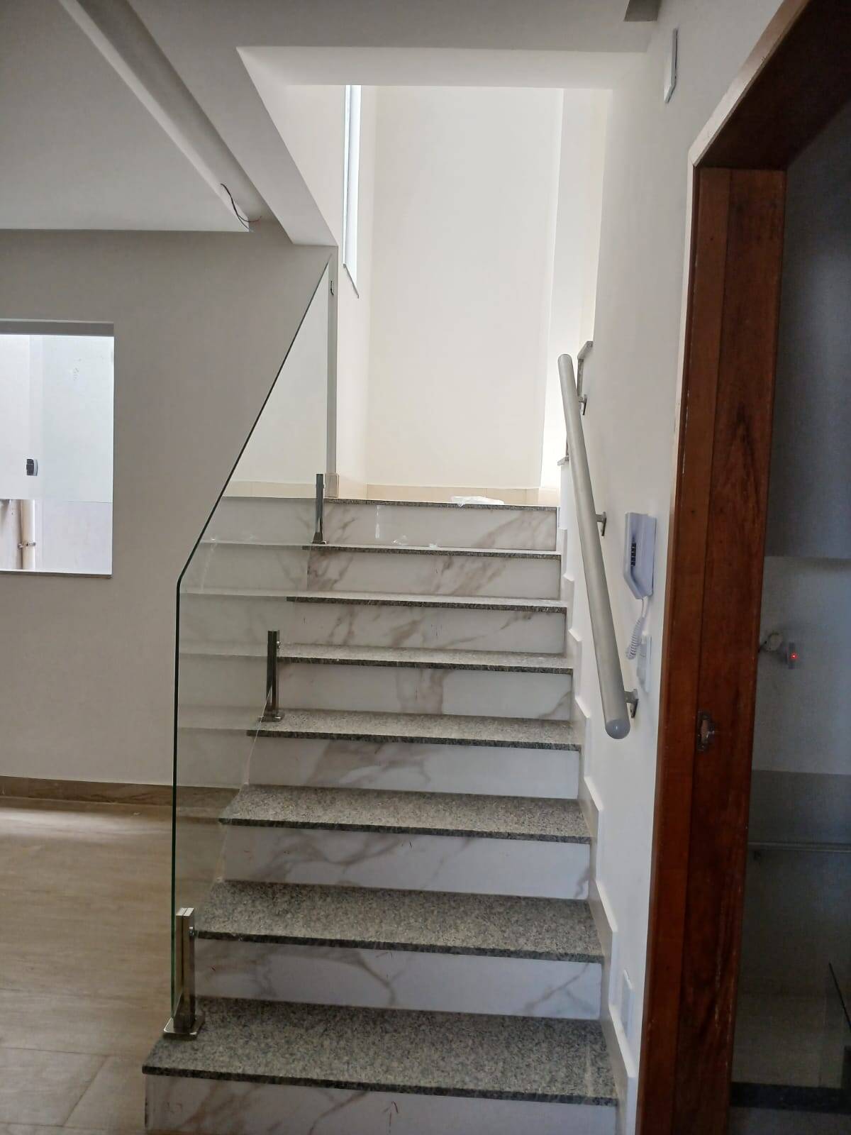 Alugo apto no 3º andar com cobertura