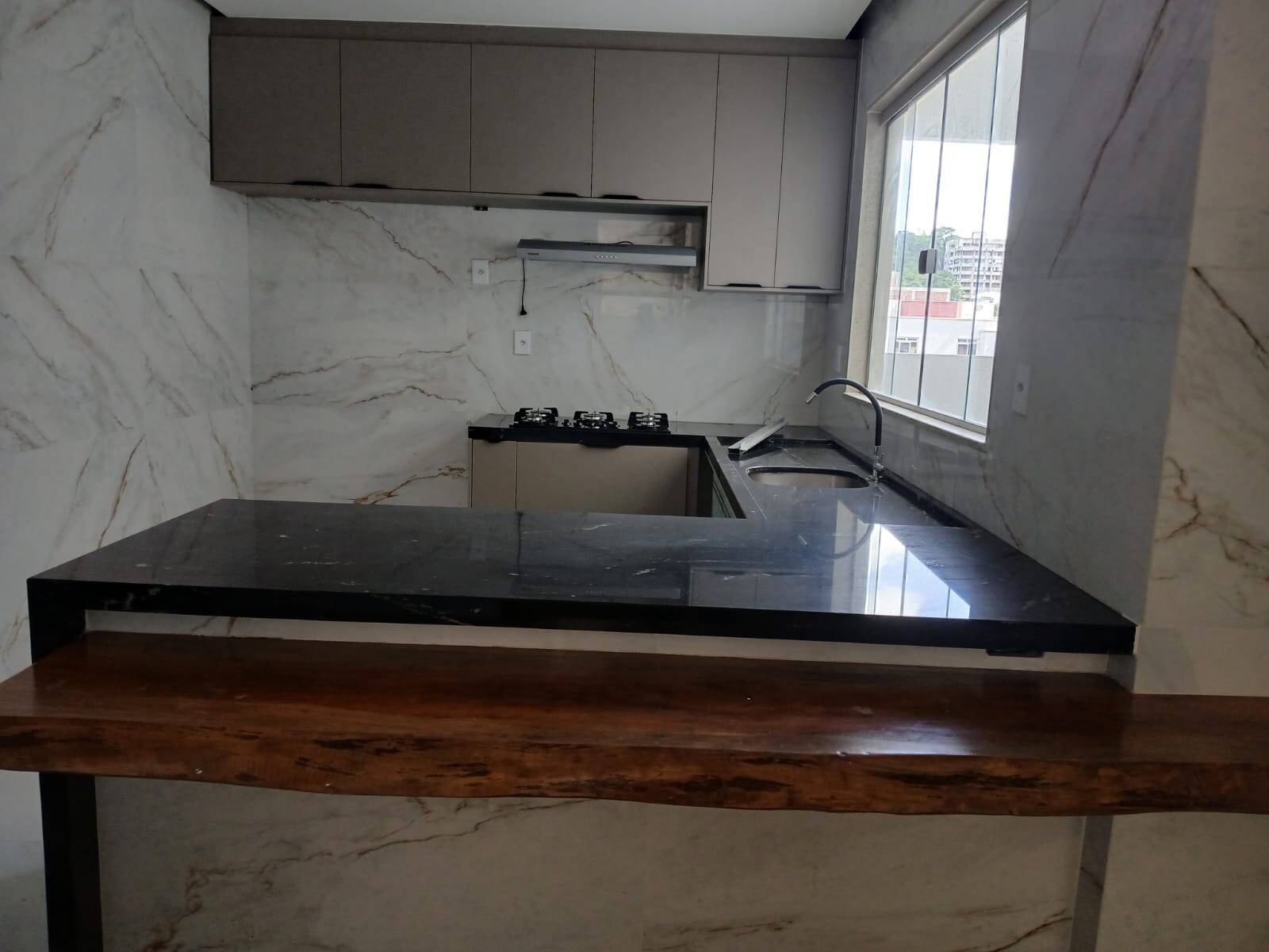 Alugo apto no 3º andar com cobertura