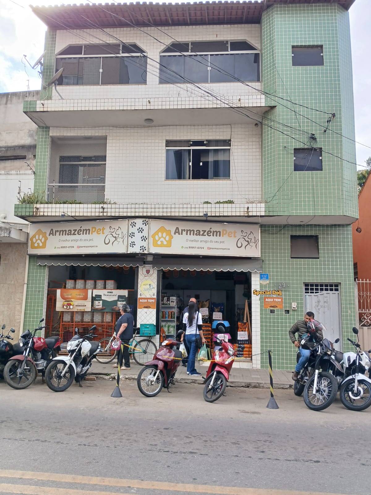 EXCELENTE PREDIO NO CENTRO DE TEÓFILO OTONI